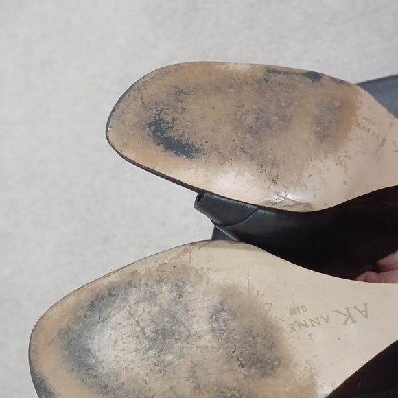 Anne Klein black leather mules. - Picture 4 of 4